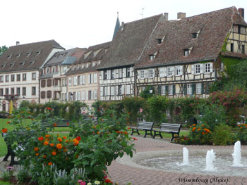 Wissembourg : Place forte de l'Alsace située à la frontière avec l'Allemagne, région d'où sont partis nombre de soldats pour défendre la Nouvelle-France.